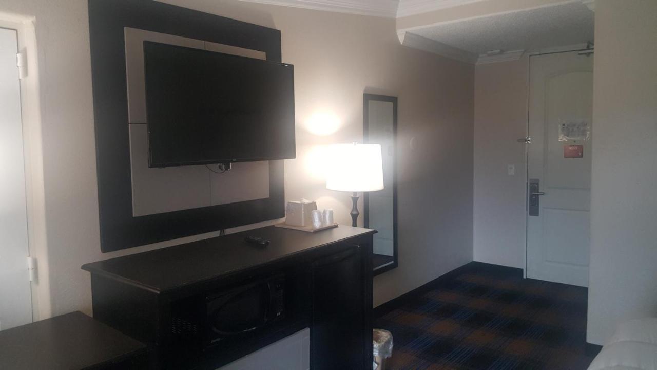 Regency Inn & Suites Pensacola Extérieur photo