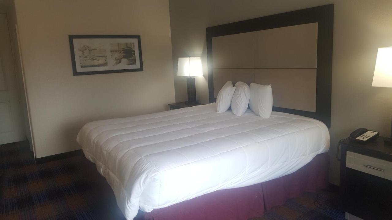 Regency Inn & Suites Pensacola Extérieur photo