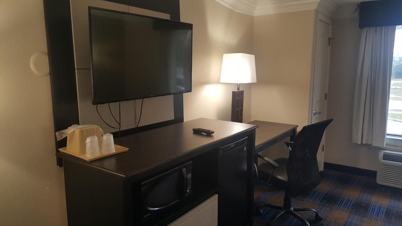 Regency Inn & Suites Pensacola Extérieur photo