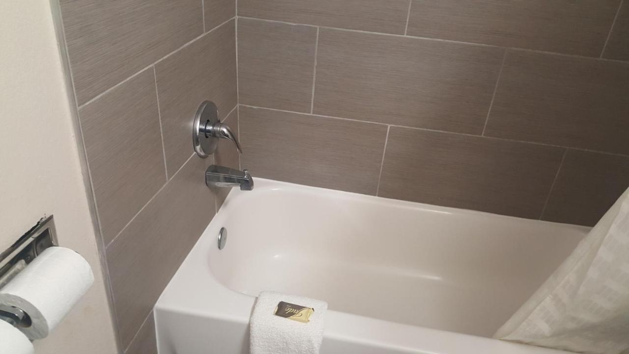 Regency Inn & Suites Pensacola Extérieur photo