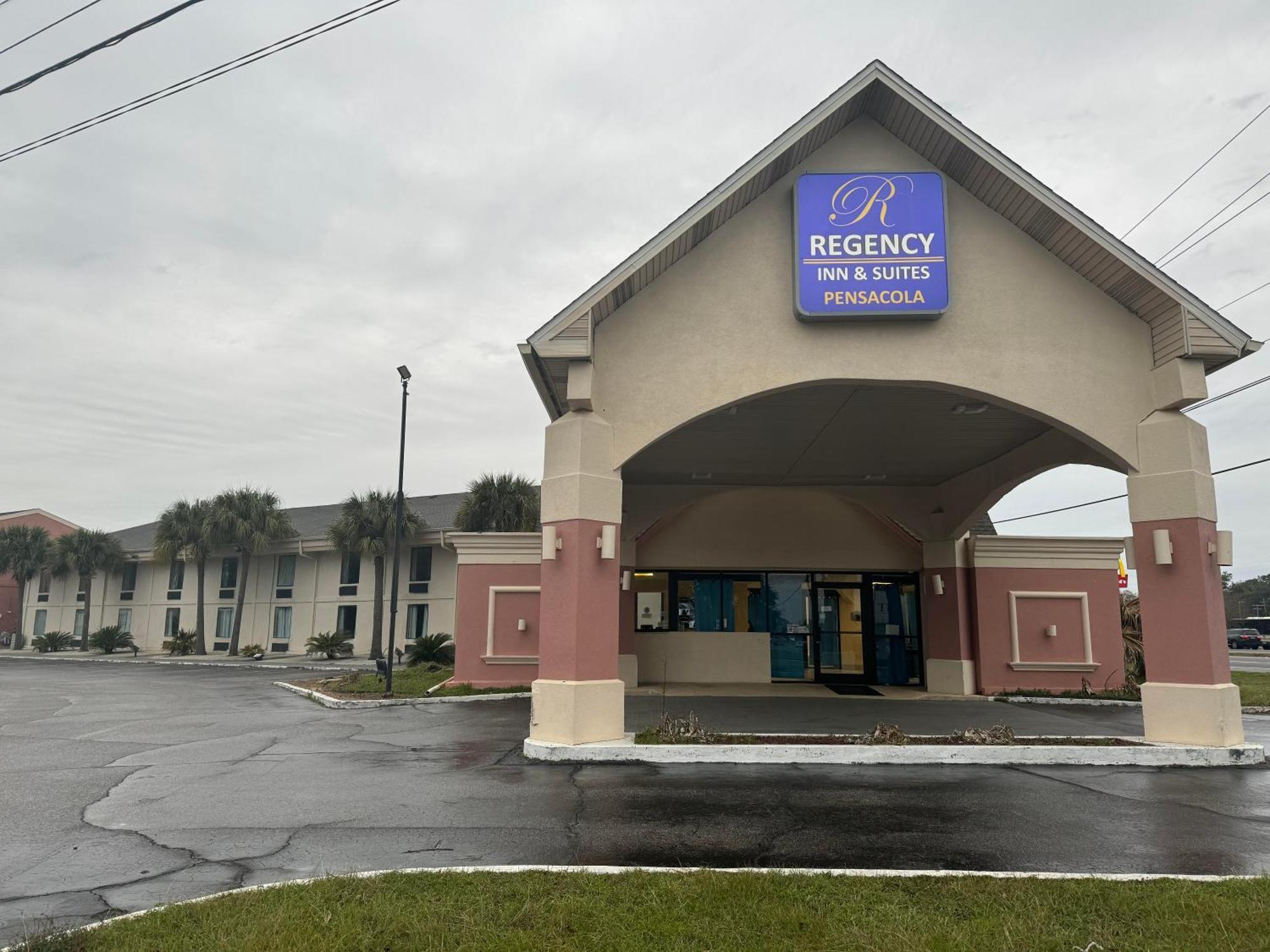 Regency Inn & Suites Pensacola Extérieur photo